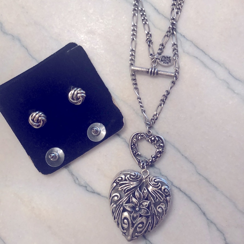 Vintage look heart pendant necklace with earrings